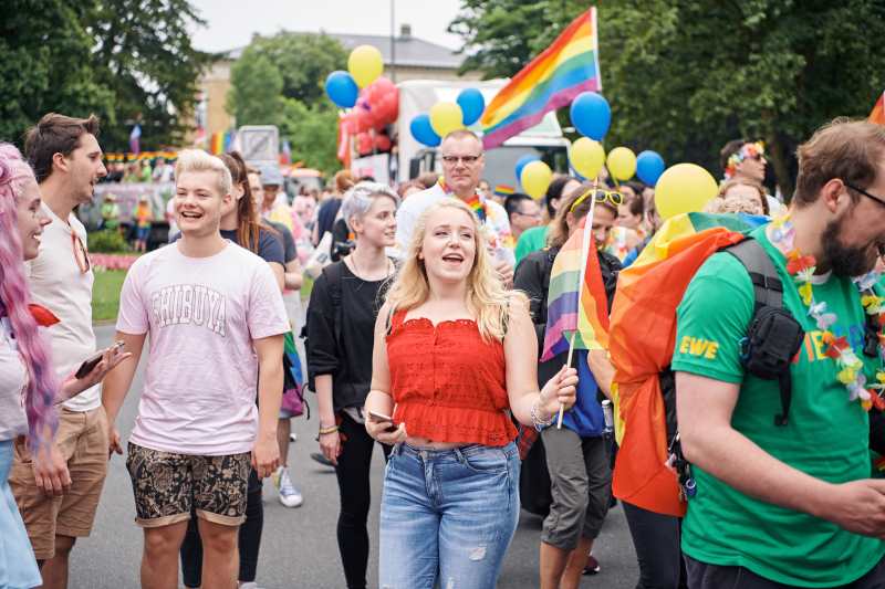 Menschen auf dem CSD in Oldenburg 2019